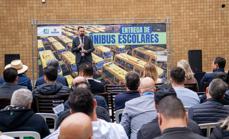 Educação realiza mais uma etapa da maior entrega de ônibus escolares da história