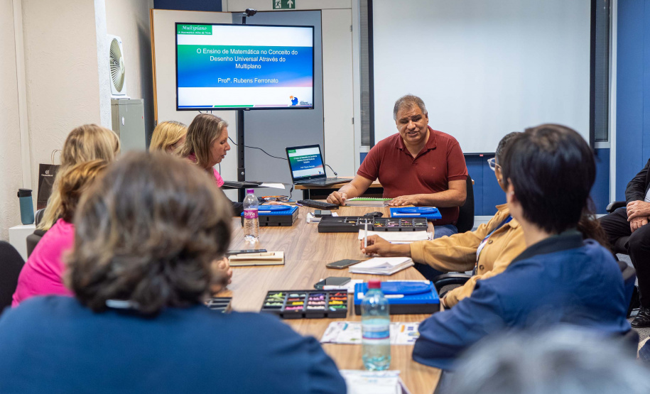Educação adquire 120 kits para ensino de Matemática para alunos com deficiência visual