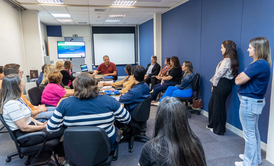 Educação adquire 120 kits para ensino de Matemática para alunos com deficiência visual