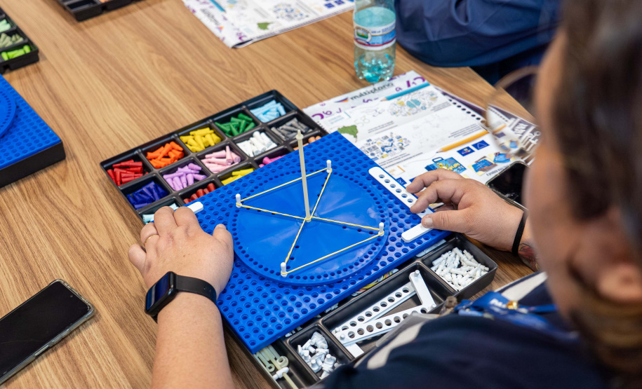 Educação adquire 120 kits para ensino de Matemática para alunos com deficiência visual