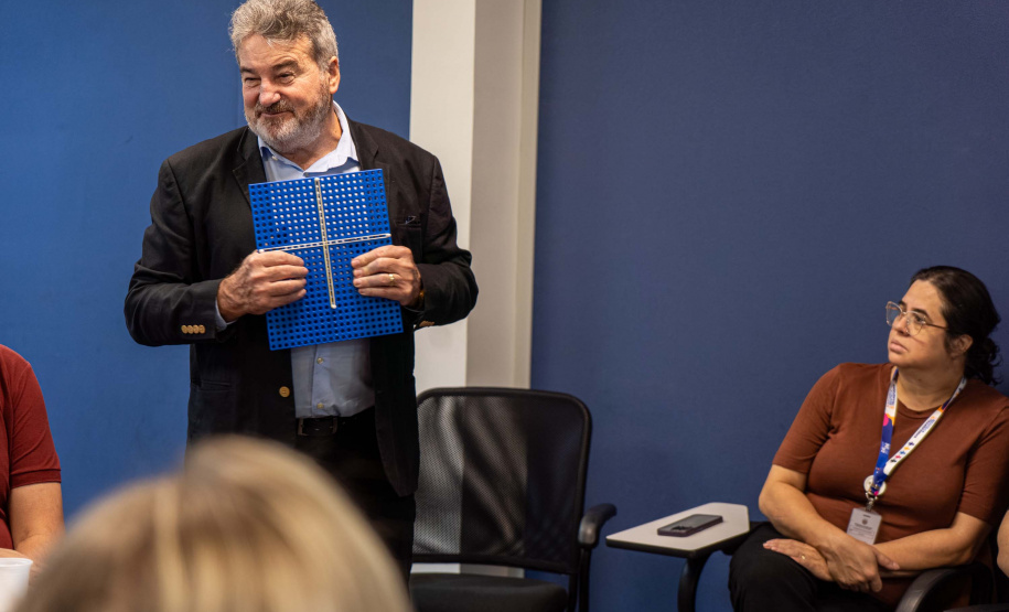 Educação adquire 120 kits para ensino de Matemática para alunos com deficiência visual