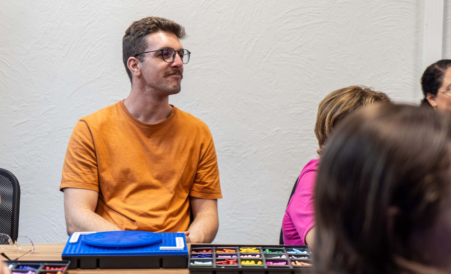 Educação adquire 120 kits para ensino de Matemática para alunos com deficiência visual