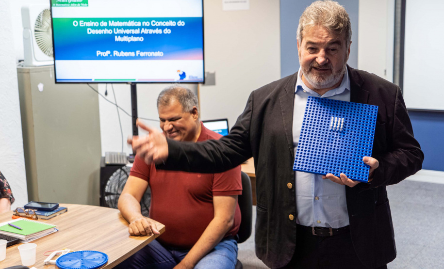 Educação adquire 120 kits para ensino de Matemática para alunos com deficiência visual