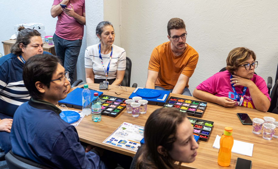 Educação adquire 120 kits para ensino de Matemática para alunos com deficiência visual