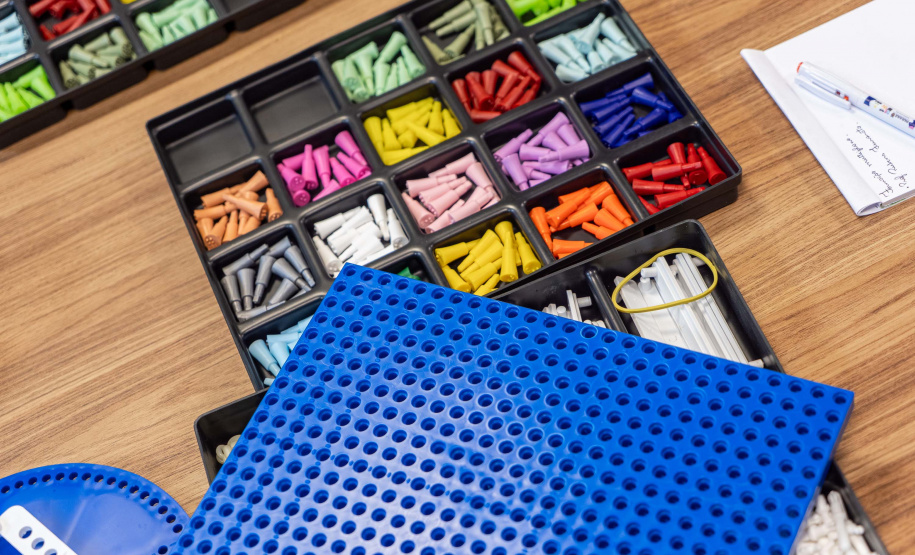 Educação adquire 120 kits para ensino de Matemática para alunos com deficiência visual