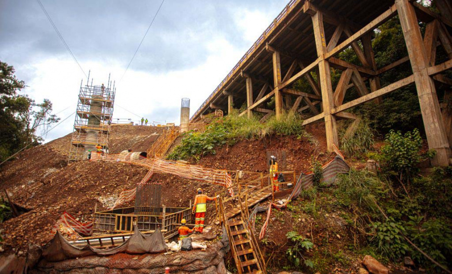 ponte sobre o Rio Ubá, na BR-153