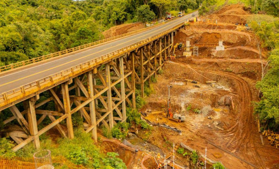 ponte sobre o Rio Ubá, na BR-153