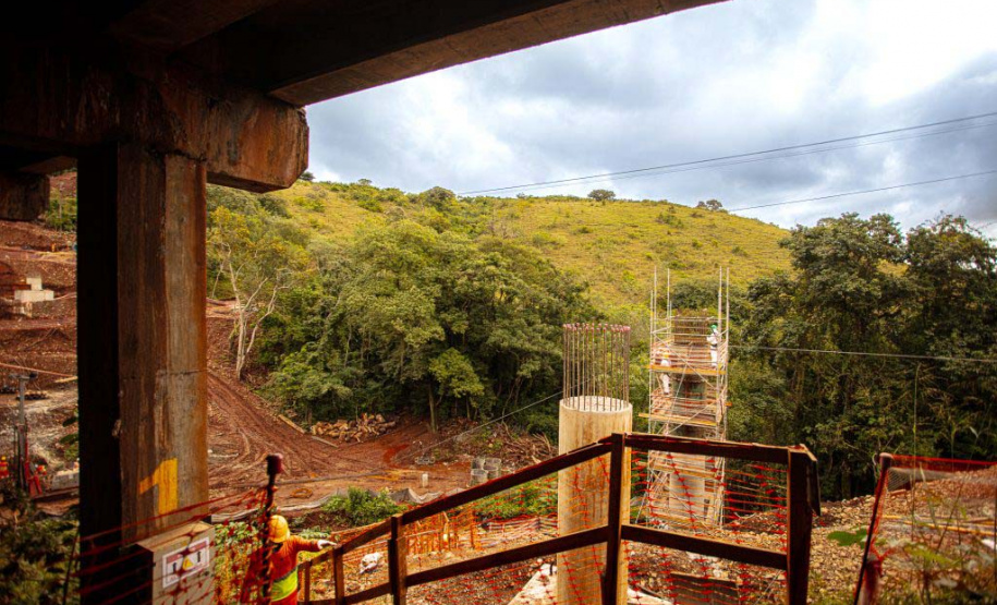 ponte sobre o Rio Ubá, na BR-153