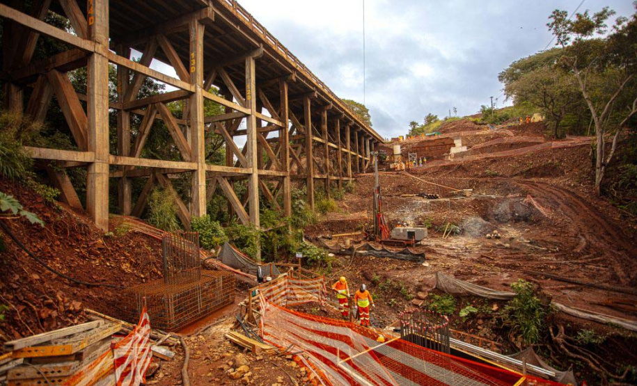 ponte sobre o Rio Ubá, na BR-153