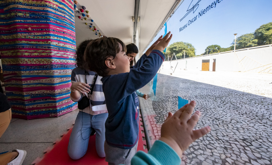 MON Primeiros Passos de maio propõe “Um mergulho no azul”