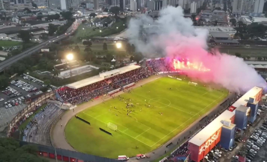 TV Paraná Turismo conquista vice-liderança com transmissão histórica da partida entre Paraná Clube e Araucária
