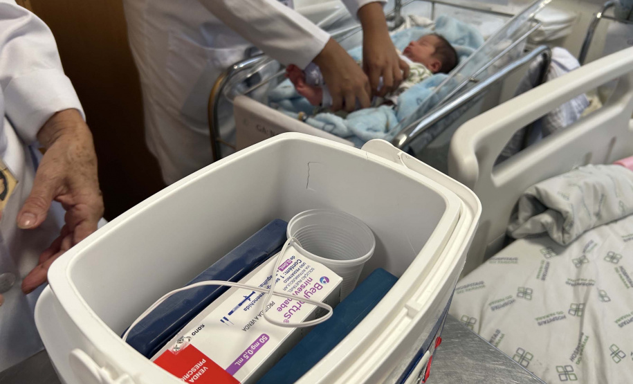 Após incorporar vacina para gestantes, Paraná registra queda de 83,5% nos internamentos de bebês