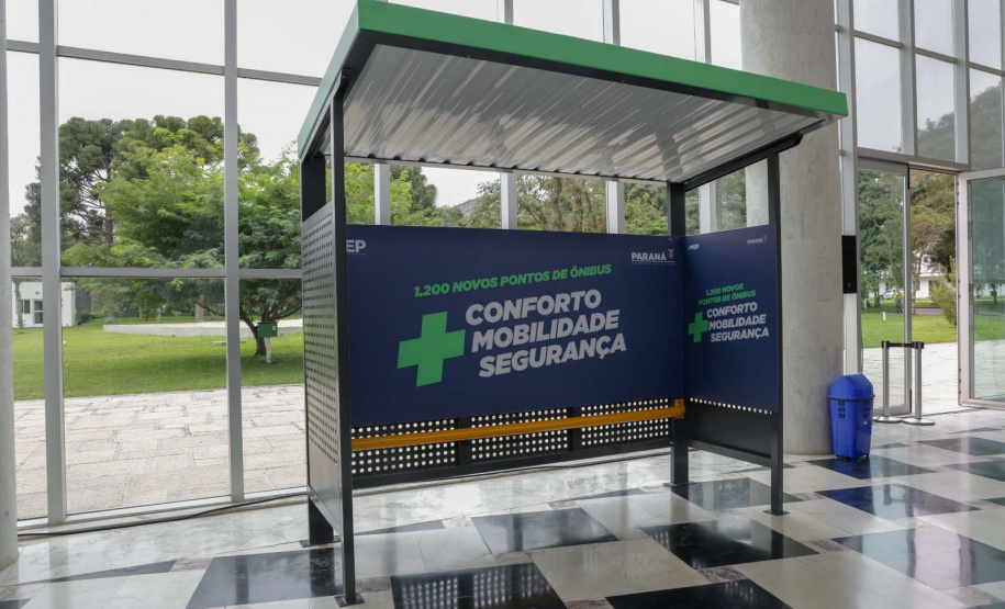 Governo do Estado conclui entrega de 1.200 abrigos de ponto de ônibus para 75 municípios do Paraná