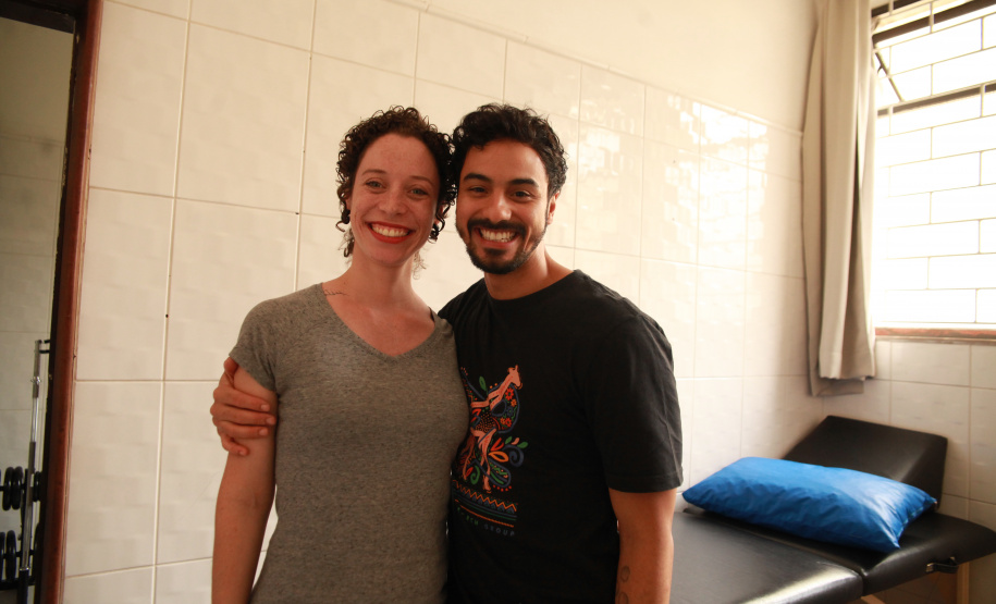 Preparação de atletas: trabalho de fisioterapia é apoio precioso para performance de bailarinos do Teatro Guaíra