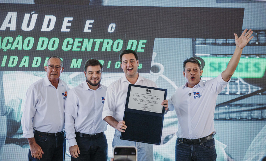 Ratinho Junior anuncia pacote de obras viárias e reforma de escolas em Sengés