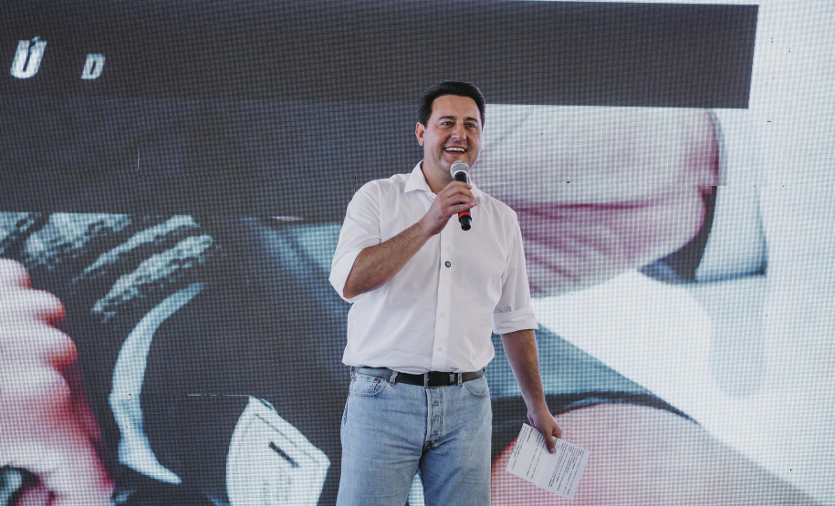 Ratinho Junior anuncia pacote de obras viárias e reforma de escolas em Sengés