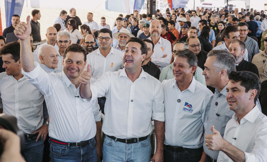 Governador inaugura Centro de Especialidades, ala cirúrgica e anuncia maternidade em Sengés