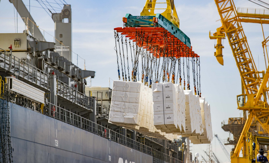 Fwd: Navio Sustentável em viagem inaugural atraca em Paranaguá