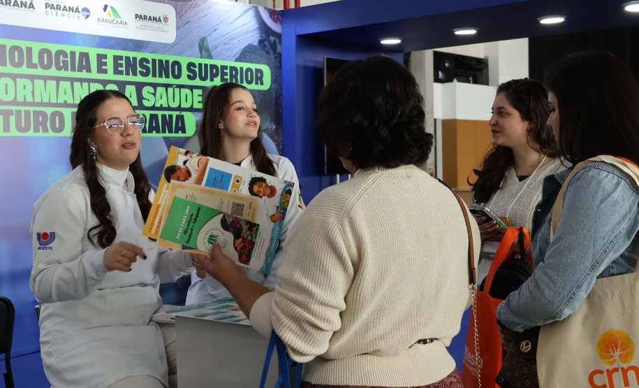 Paraná marca presença em congresso nacional de nutrição