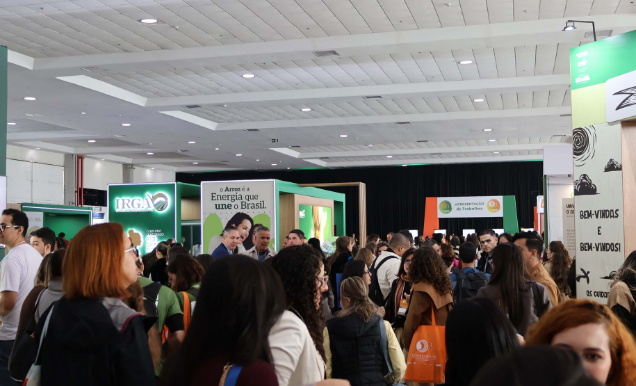 Paraná marca presença em congresso nacional de nutrição