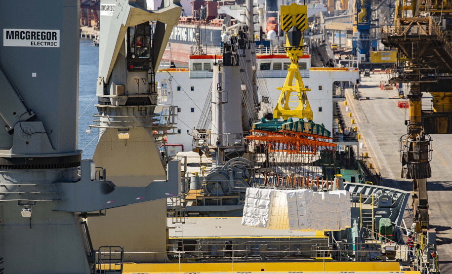 Fwd: Navio Sustentável em viagem inaugural atraca em Paranaguá