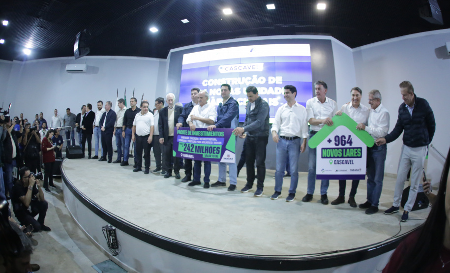 Governador autoriza 964 moradias e R$ 242 milhões em novos investimentos para Cascavel