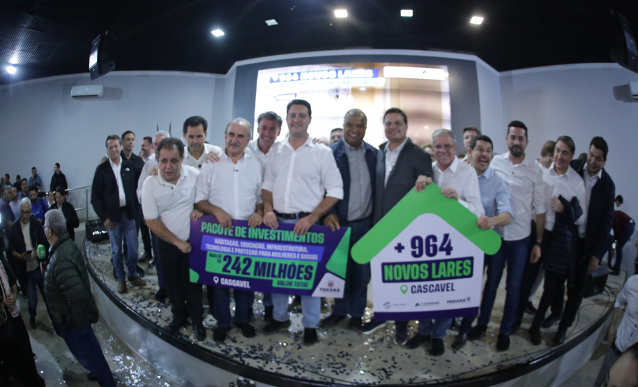 Governador autoriza 964 moradias e R$ 242 milhões em novos investimentos para Cascavel