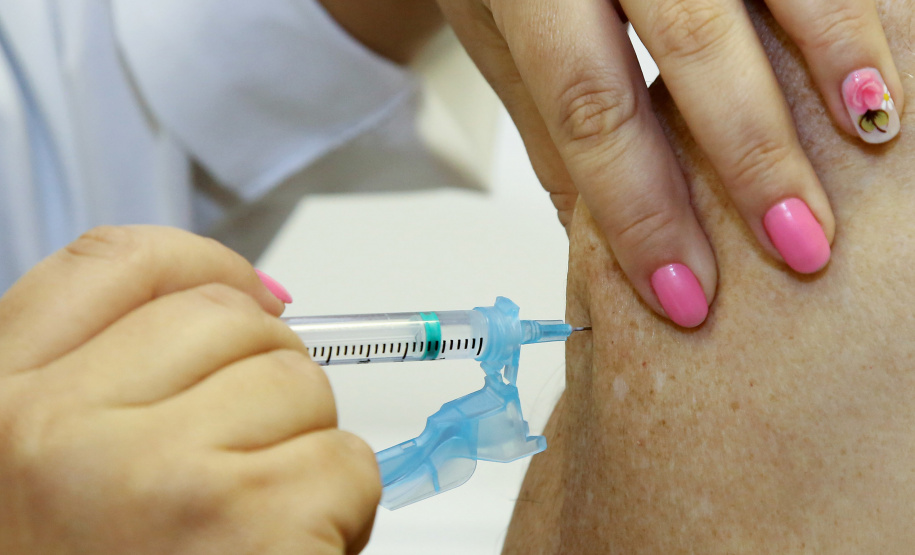 Vacinação contra a gripe continuará no Paraná para atingir grupos prioritários
