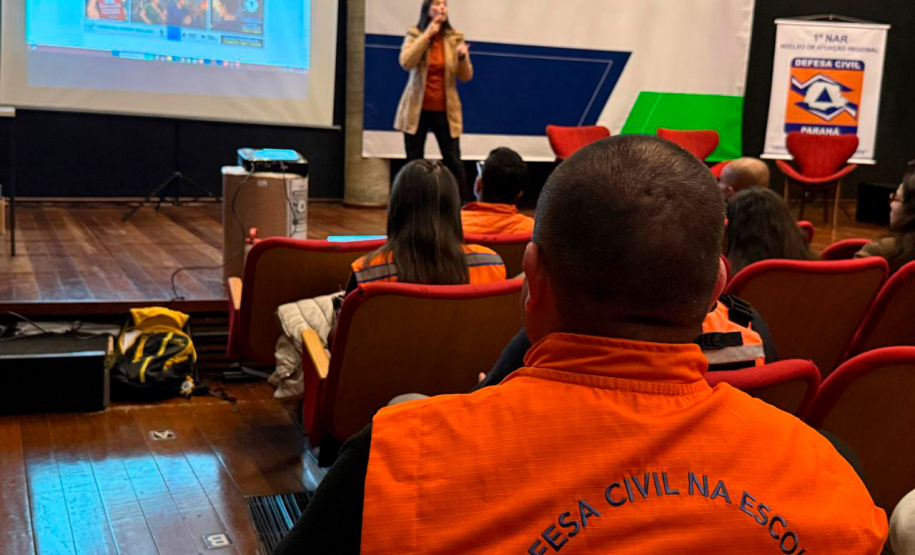 Estado capacita Defesa Civil para atendimento de deficientes auditivos em desastres