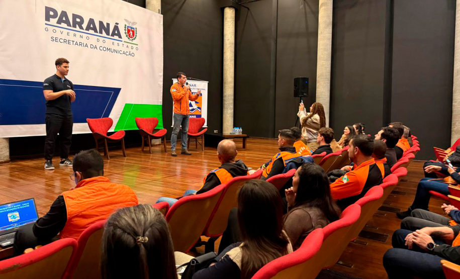 Estado capacita Defesa Civil para atendimento de deficientes auditivos em desastres