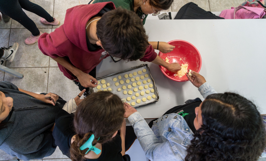 SEED - Disciplinas eletivas, cinco refeições e engajamento: em expansão no Paraná, Educação em Tempo Integral traz diferenciais para formação do estudante