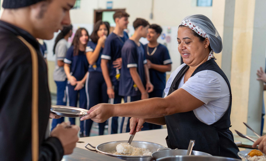FUNDEPAR - Paraná lança edital de R$ 8,8 milhões para alimentação escolar inclusiva e especializada