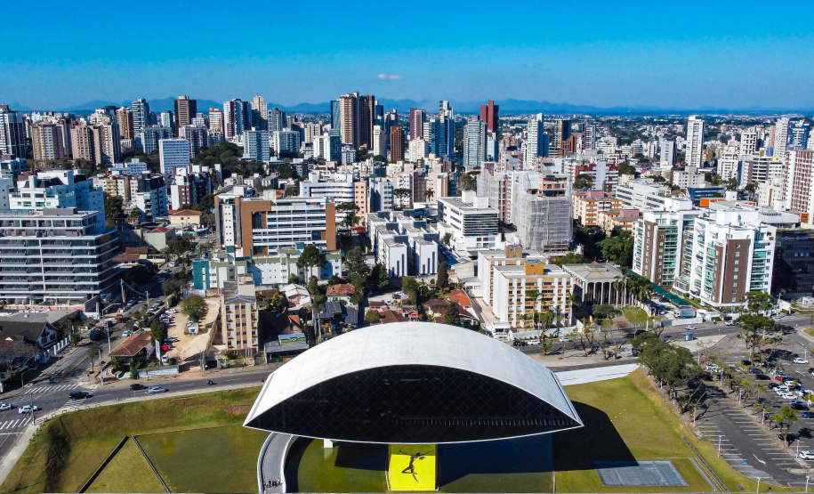 Mais de 456 mil turistas de outros países já visitaram o Paraná neste ano
