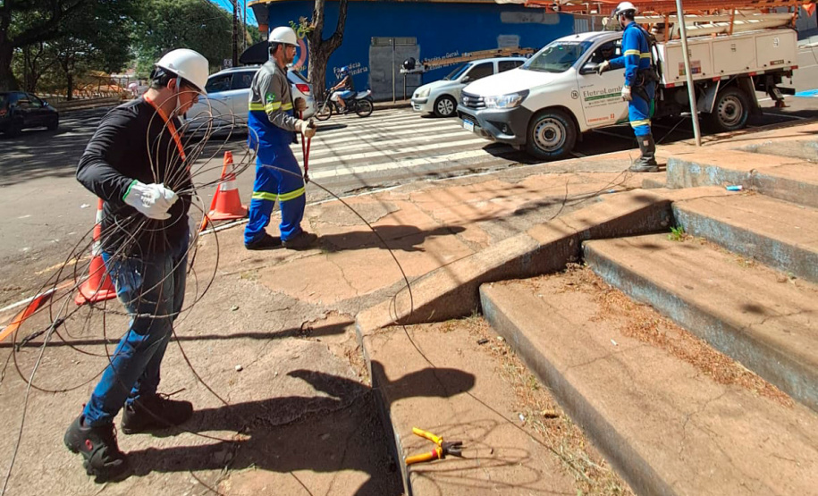Copel remove mais de 300 kg de cabos de telecom em situação irregular em Cornélio Procópio