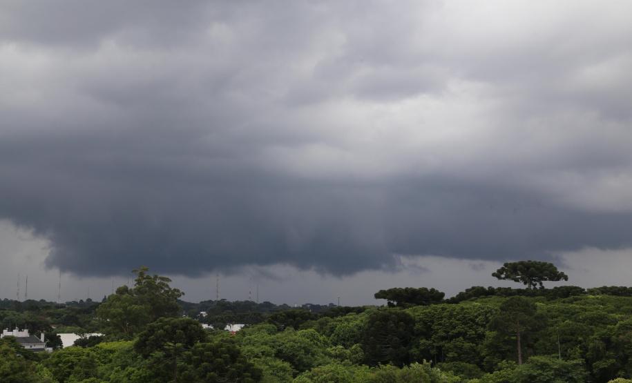 ABRIL TERMINA COM CHUVA E TEMPERATURAS ACIMA DA MÉDIA NA MAIOR PARTE DO PARANÁ