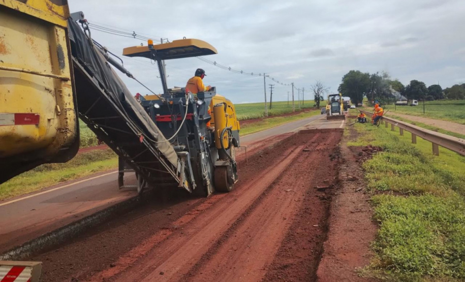 Conservação do pavimento da PR-090 entre Alvorada do Sul e Bela Vista do Paraíso