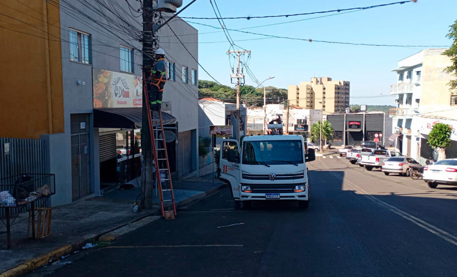 Copel remove mais de 300 kg de cabos de telecom em situação irregular em Cornélio Procópio