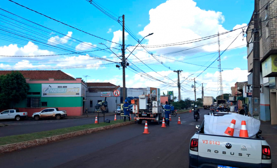 Copel remove mais de 300 kg de cabos de telecom em situação irregular em Cornélio Procópio