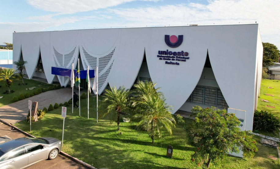 Unioeste abre seleção para contratação temporária em várias áreas