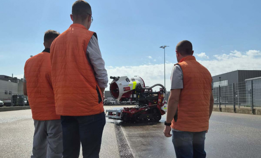 Em visita técnica na Europa, Estado finaliza compra de 8 robôs de combate a incêndios