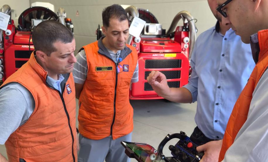 Em visita técnica na Europa, Estado finaliza compra de 8 robôs de combate a incêndios