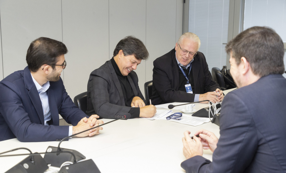 Tecpar e Adapar vão qualificar produtores hidropônicos com recurso de TAC assinado com MPPR