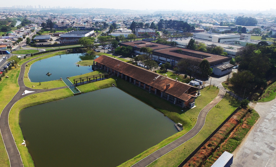 Lago criado no Tecpar há dez anos contribui para escoamento da bacia do Rio Barigui