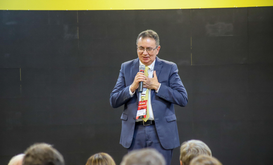 Piana participa da abertura da maior feira de fornecedores automotivos do Paraná