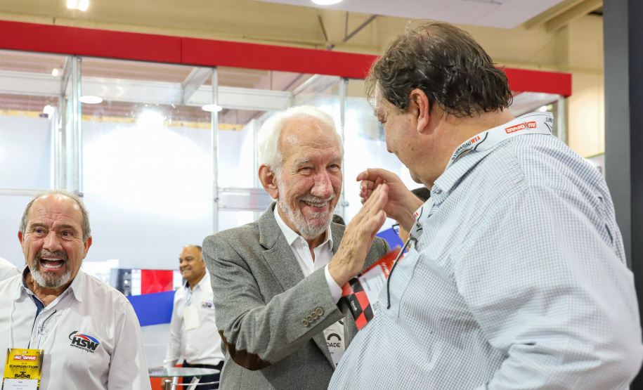 Piana participa da abertura da maior feira de fornecedores automotivos do Paraná
