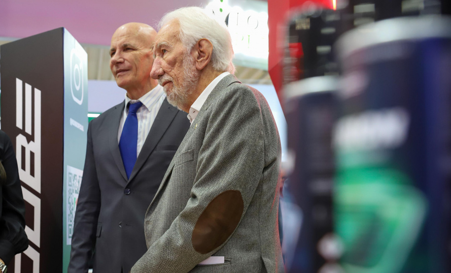 Piana participa da abertura da maior feira de fornecedores automotivos do Paraná