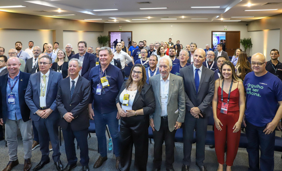 Piana participa da abertura da maior feira de fornecedores automotivos do Paraná
