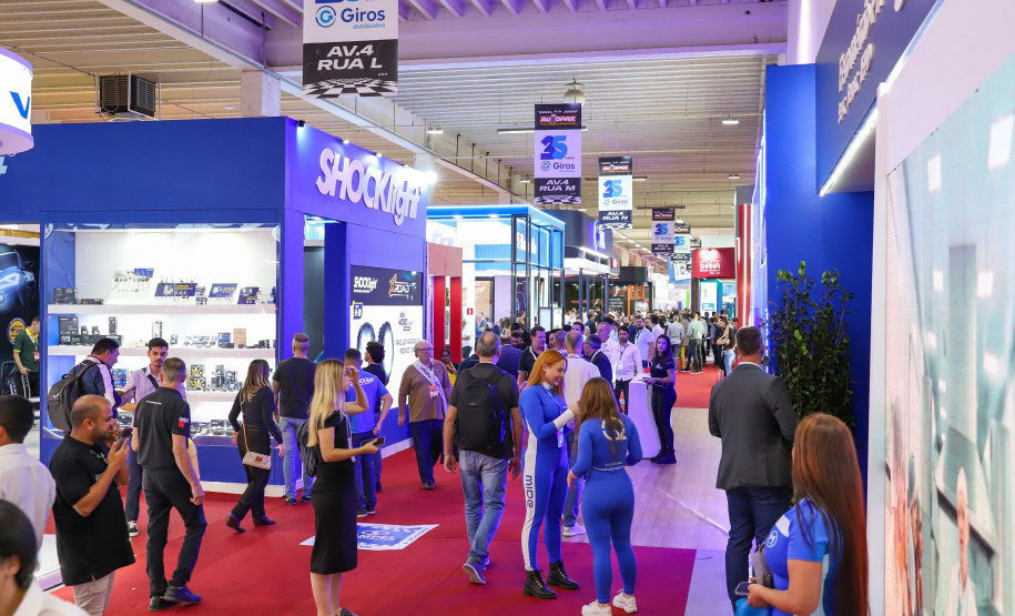 Piana participa da abertura da maior feira de fornecedores automotivos do Paraná
