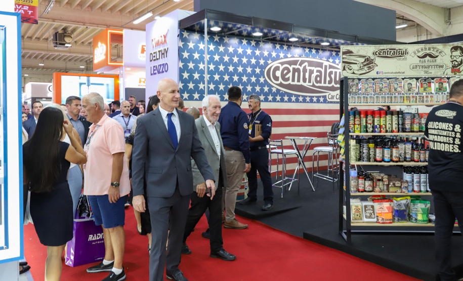 Piana participa da abertura da maior feira de fornecedores automotivos do Paraná