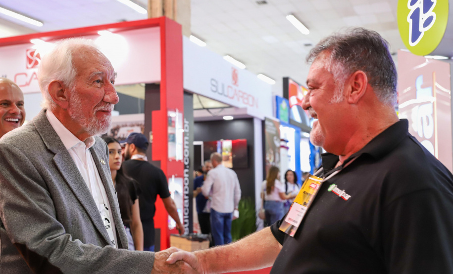 Piana participa da abertura da maior feira de fornecedores automotivos do Paraná
